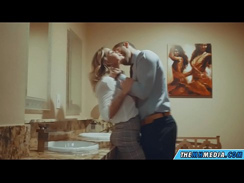 ❤️ Вақте ки як малламуй busty шумо дар як ҳоҷатхона ҷамъиятӣ seduces ❤️❌ Видео мақъад дар tg.appassistance.ru ❤